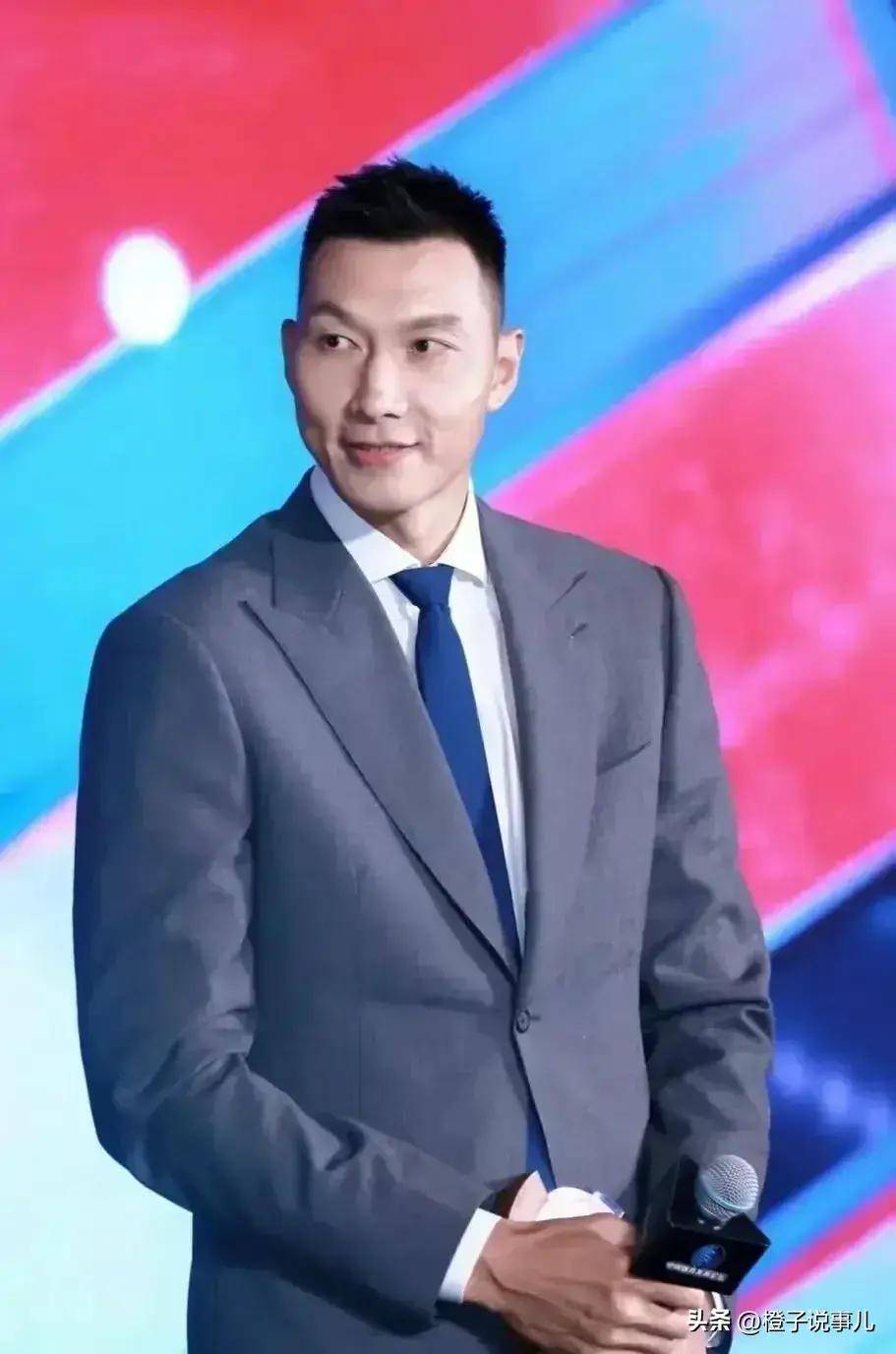 易建联嫖娼传闻引发网友热议，体育明星的道德与公众监督