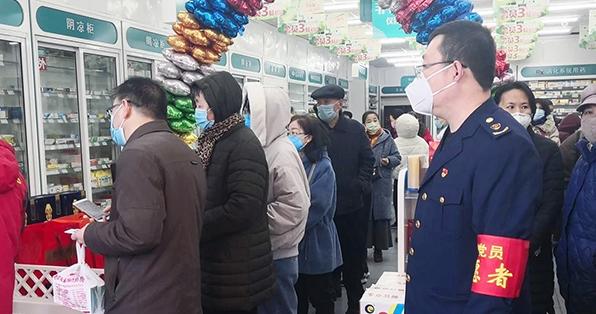 网红强迫机场志愿者摘口罩被拘事件曝光，小巷神秘小店探秘之旅