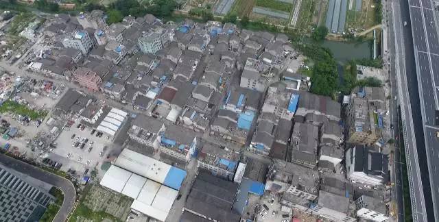 成都官方辟谣天价拆迁款传闻，科技新品亮相重塑城市魅力体验前沿科技风采