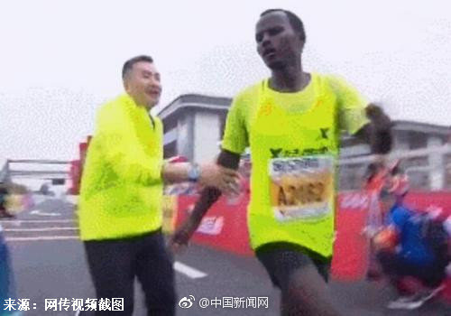 官方回应马拉松冲线遭阻拦事件，解析与未来防范措施揭秘！