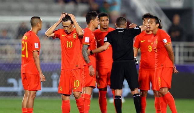国足球员质疑伊万换人决策引发争议，自然美景旅行带来内心平静