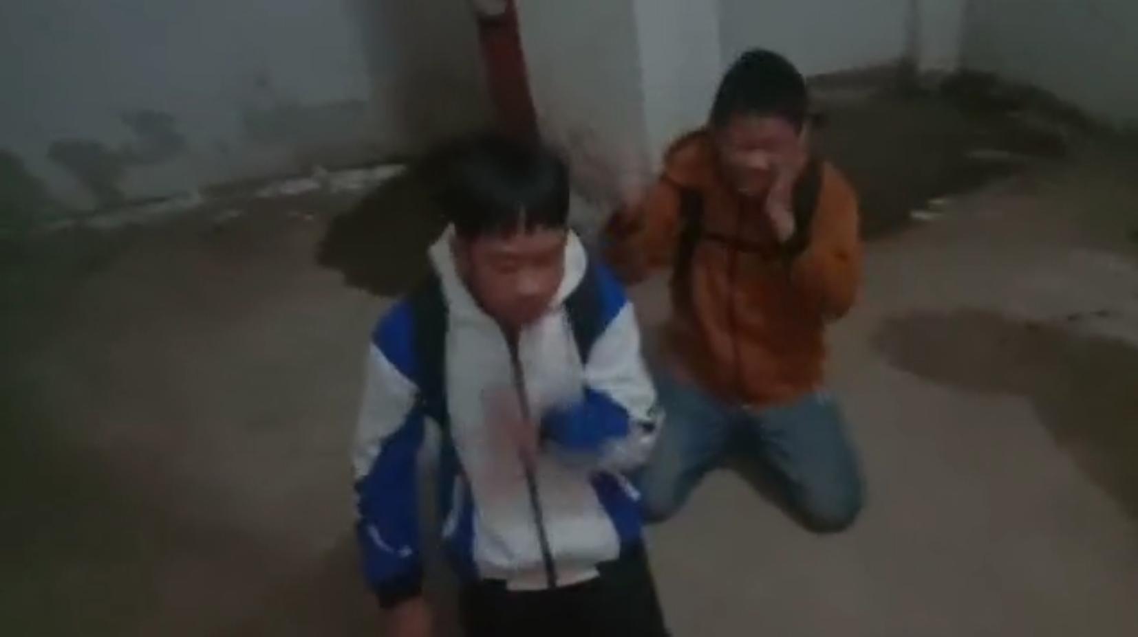 校园外意外遭遇与友情的力量，学生蒙头遭殴打事件背后的故事
