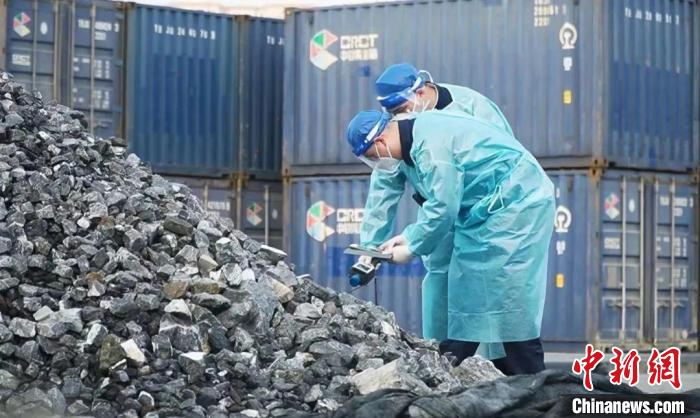 曹妃甸海关发现进口铁矿块短重事件，细节揭示与启示
