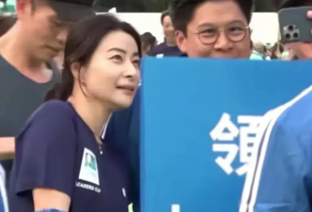 官方回应马拉松冲线遭阻拦