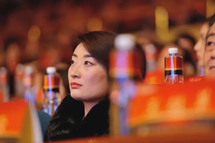 宗馥莉亲自巡店便利店，科技重塑便利，老板回应生活因你而变