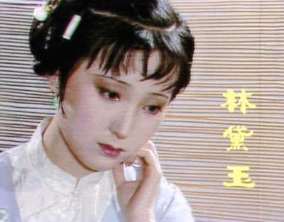女子因领导批评压力过大导致情绪失控，变成木头人状态