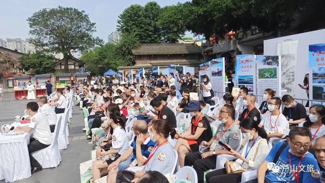 金秋十月红色旅游热潮持续升温