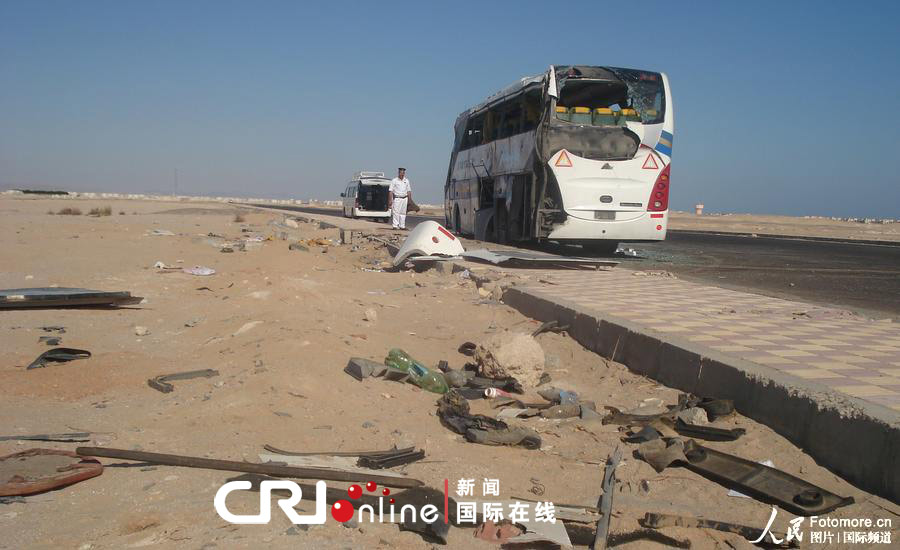 埃及东北部公共汽车翻车事故报道