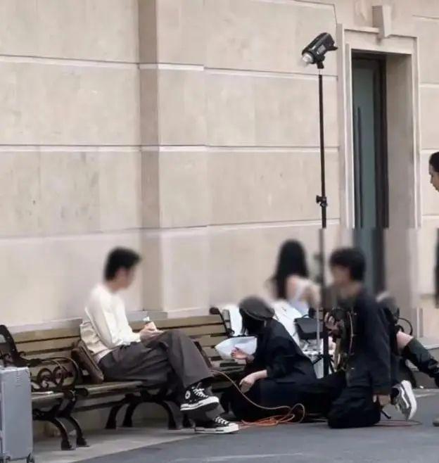 网红涌入上海三甲医院打卡拍照现象，多元解读与探讨