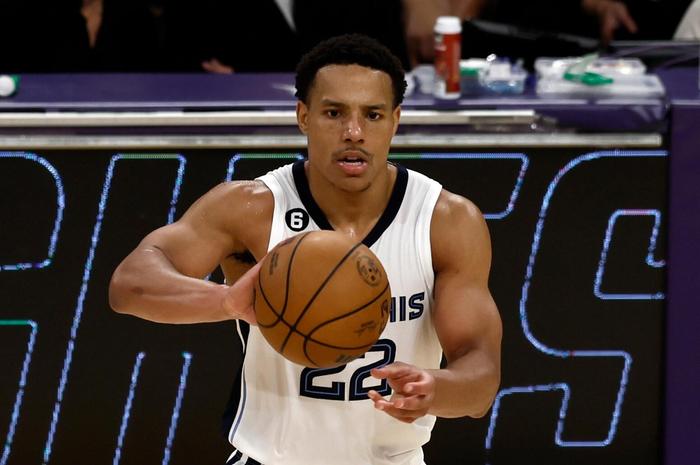 灰熊与步行者的激烈NBA对决，120-116的比分见证荣耀时刻