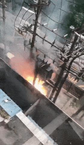 深圳小区突发火灾，多次传出爆炸声——紧急救援行动与现场实况揭秘