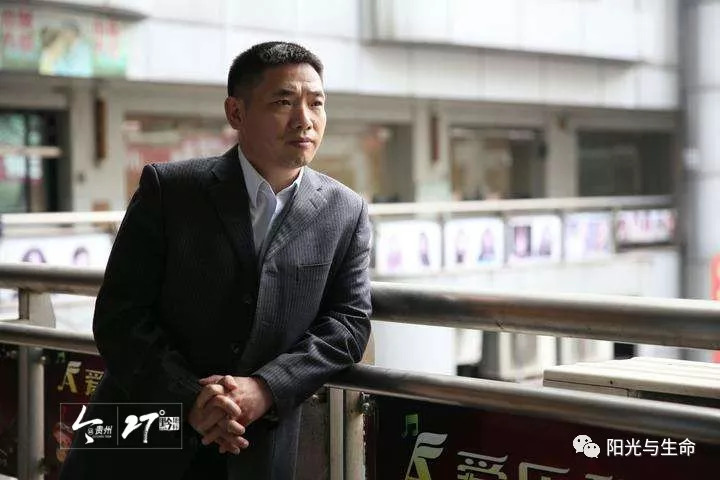 作协主席成长之路，从酒后闹事到励志典范，学习带来的自信与成就感之路