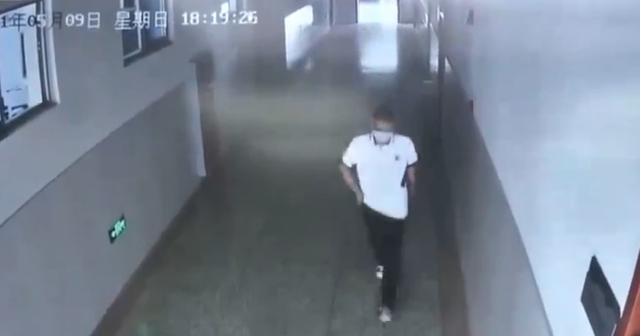 中学生沉迷手游后自缢身亡，警示背后的警醒