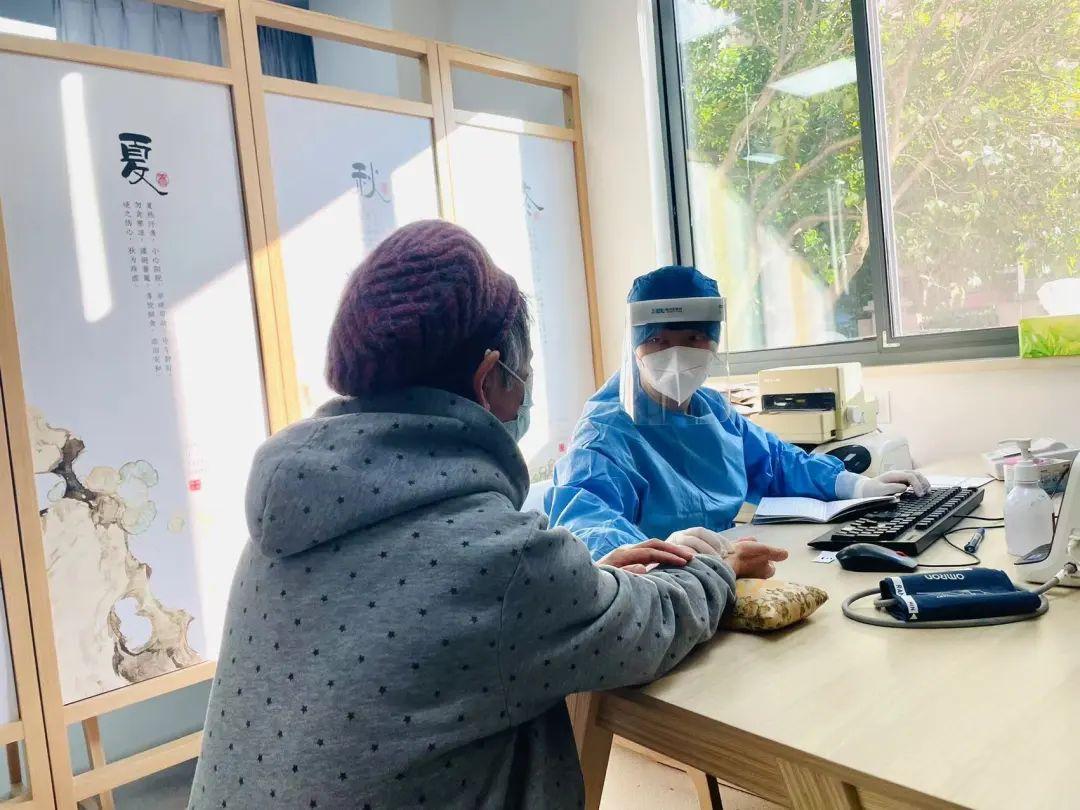 26岁女子针灸后肺部骤缩的神秘经历，小巷针灸奇遇引发肺隐忧治愈之旅