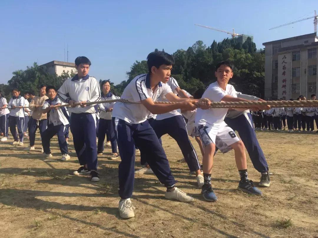 青春力量闪耀校运会，初三男生跳高勇夺1.91米荣耀时刻