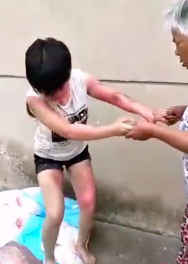 科技监管重塑青少年行为准则，智能成长手环如何避免青少年伤害事件再次发生？