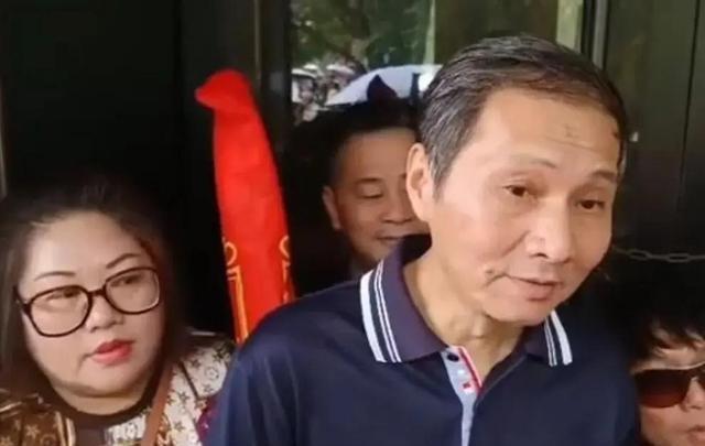 2024新澳门天天开好彩大全孔的五伏_上海爷叔现身被大量股民围观,决策资料解释定义_VE版43.79.95