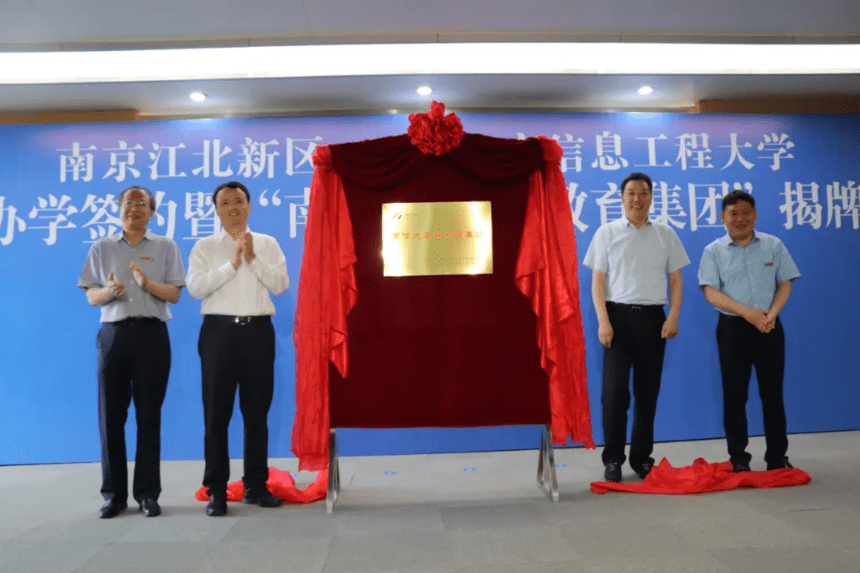 新乡化纤公司最新动态，自然美景探索之旅