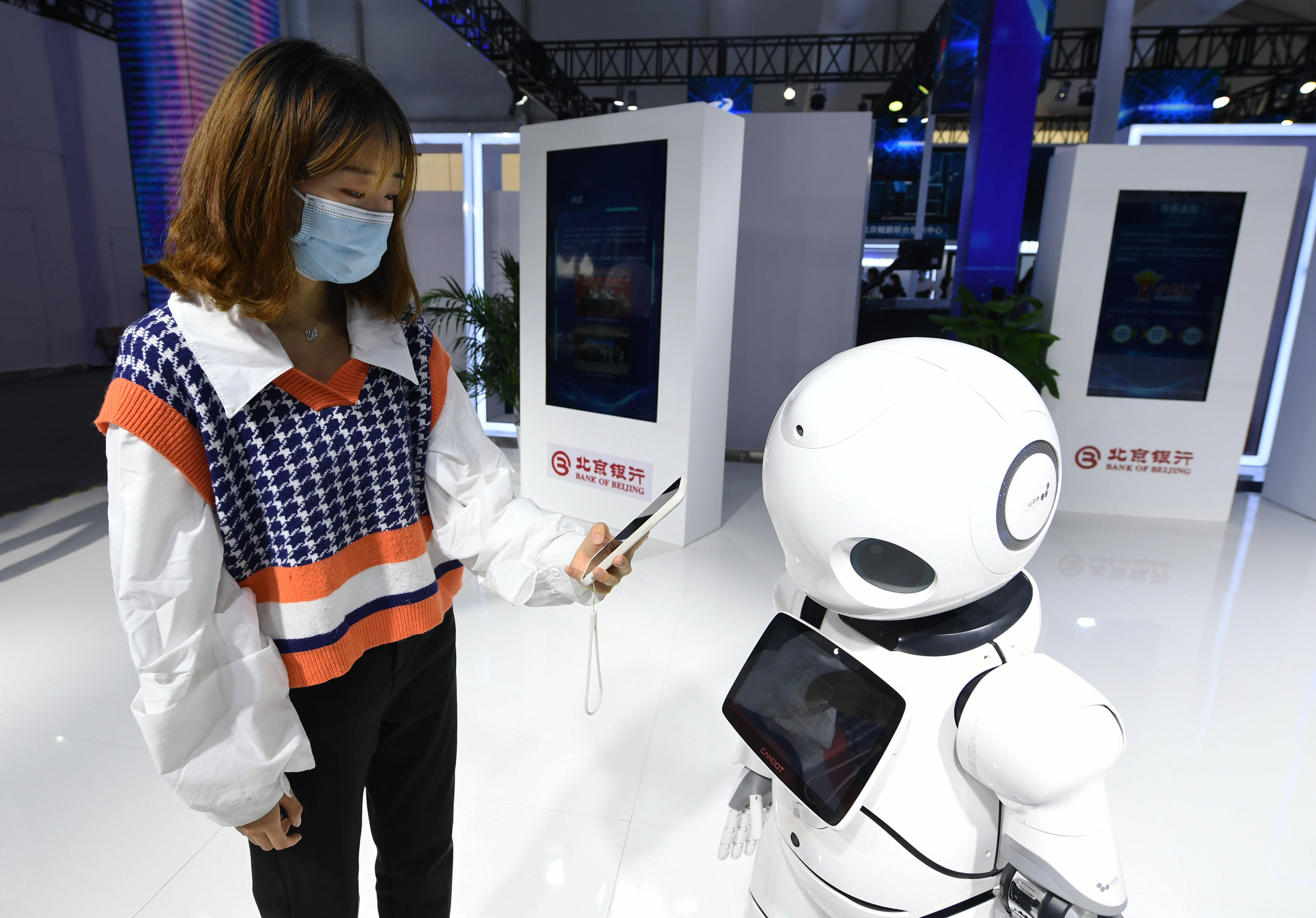 周玉琢最新高科技产品介绍及亮点解析
