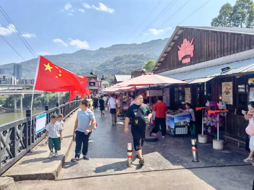携程全新使命，携家共游，演绎爱满旅途的日常故事