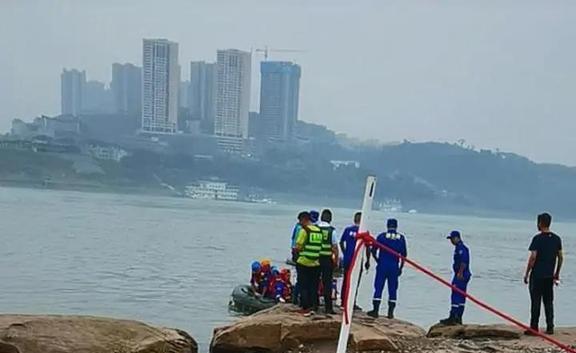 重庆落水事件，探索自然美景的旅行遭遇意外惊险时刻