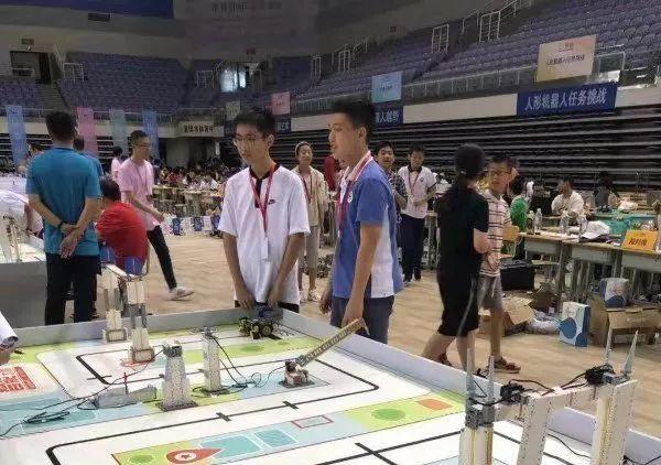 最新款奖杯，自然美景探索之旅的荣耀象征