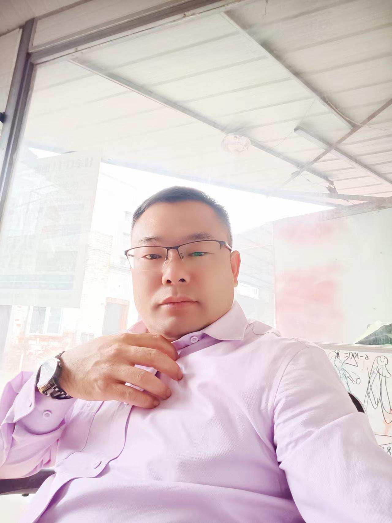 东莞喷油主管的日常趣事与家庭温馨纽带，招聘启事及职场生活探索