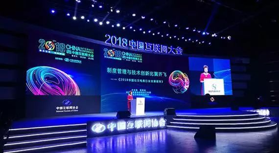 最新设计资讯，引领你领略时尚前沿的无限魅力！