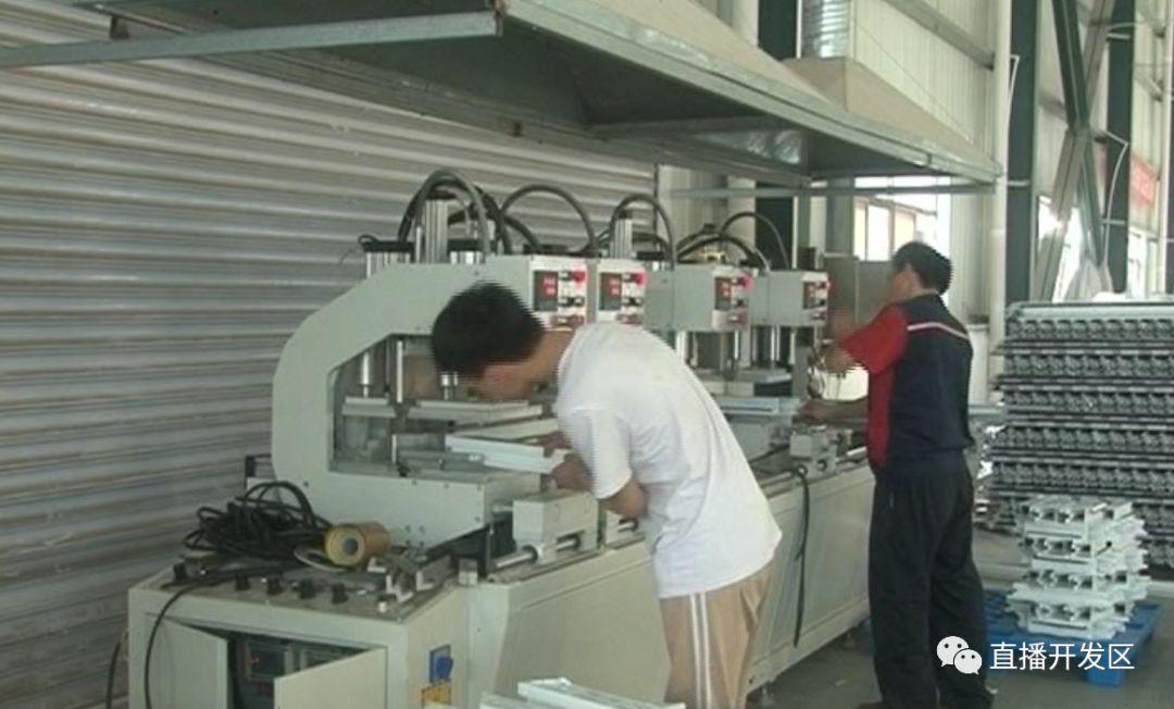 新品首发钻孔机惊艳全场，轻松应对工程挑战，驾驭一切工程任务！