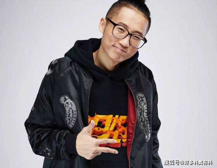 池子最新动态，与友人共度的欢乐时光