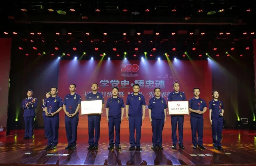 新时代党徽，时代精神与党徽的象征