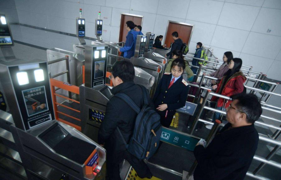 铁路乘车最新规定，多方观点分析与个人立场阐述报告