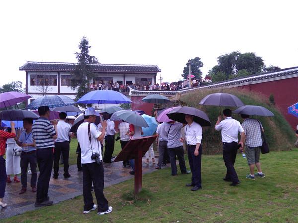 黔西县扶贫搬迁最新动态，探索自然美景的轻松之旅